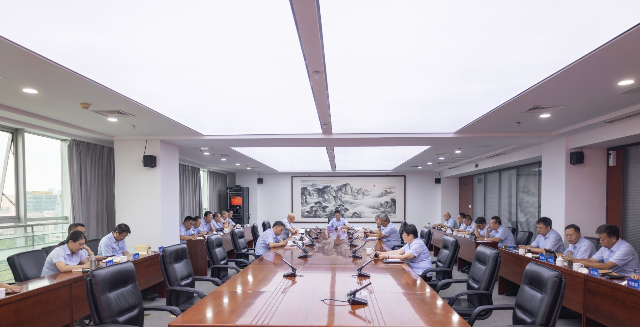 山西建投集团召开党委理论学习中心组（扩大）学习会 转达学习贯彻中共山西省委十二届八次全体聚会精神