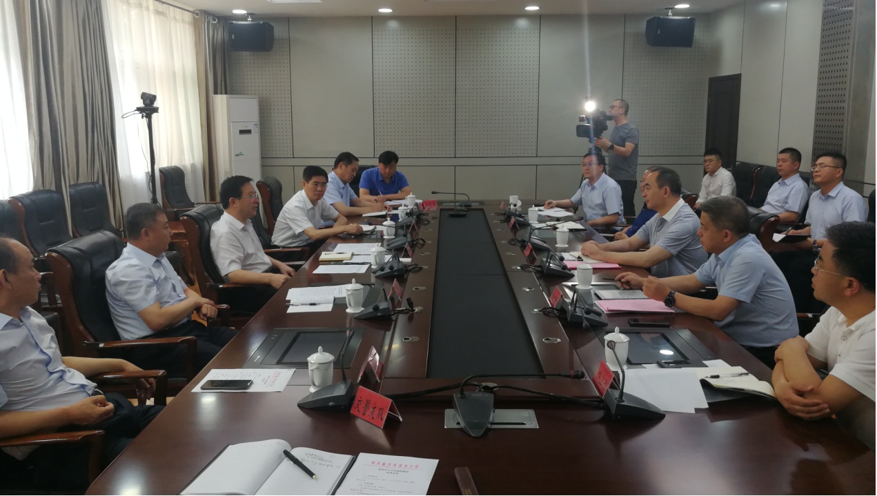 山西建投党委书记、董事长孙波与临汾市委书记董一兵谈判