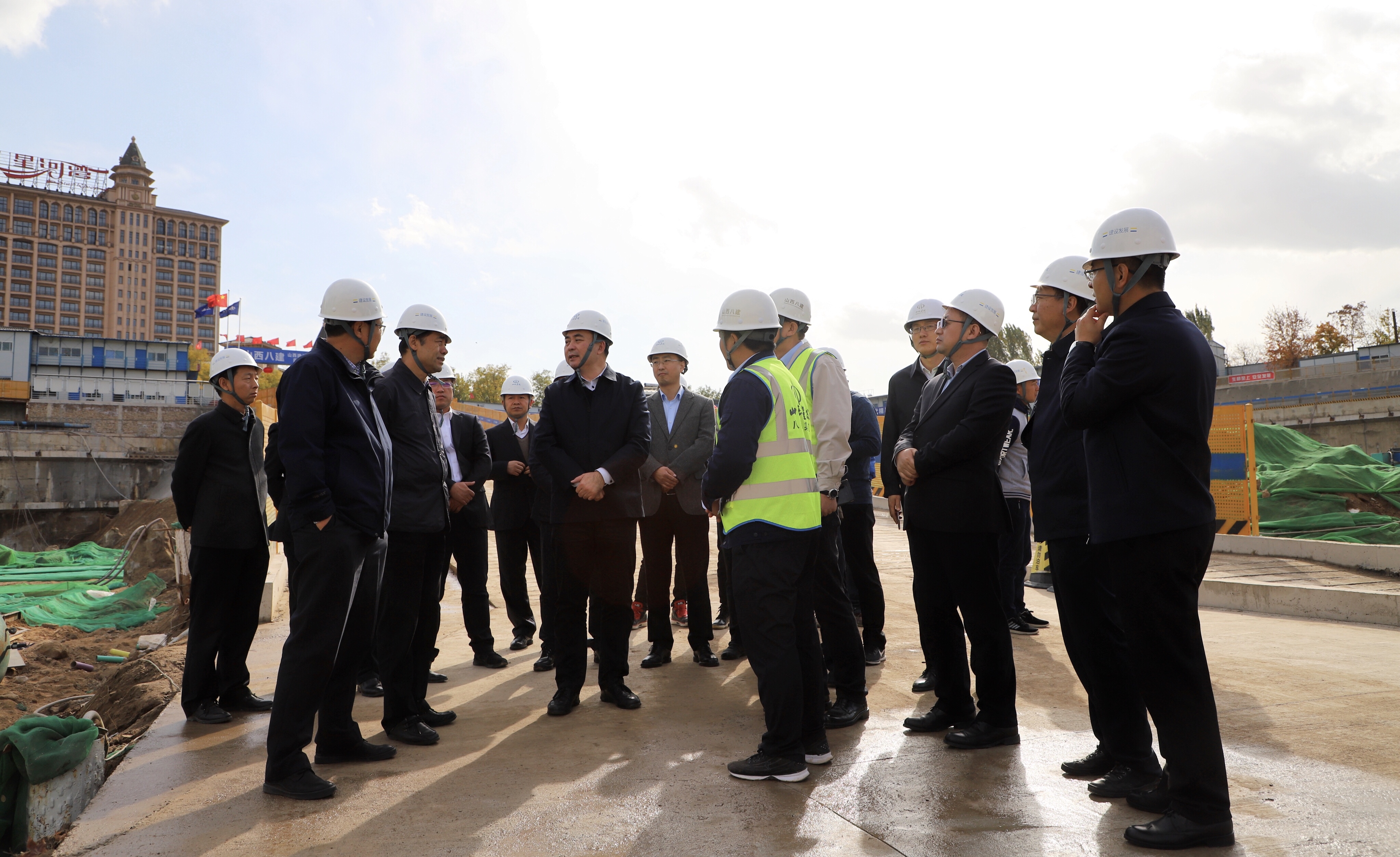 山西尊龙凯时党委书记、董事长孙波一行赴尊龙凯时生长公司调研