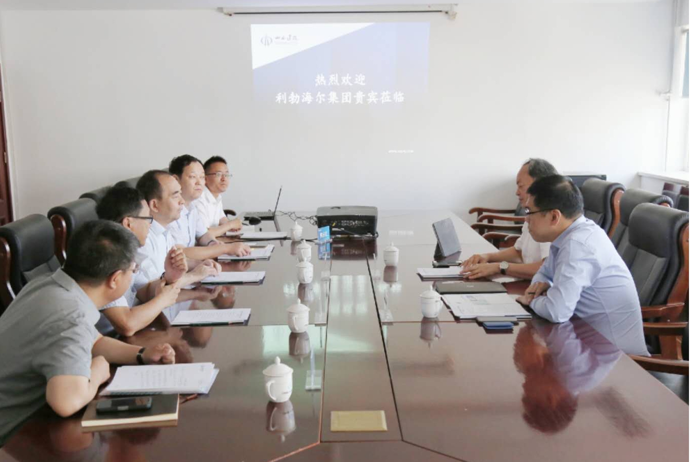 探索相助共赢新空间——利勃海尔公司到山西建投工程机械公司举行考察