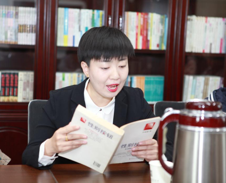 山西建投契械化集团举行“书香·漂亮·幸福”女职工念书运动
