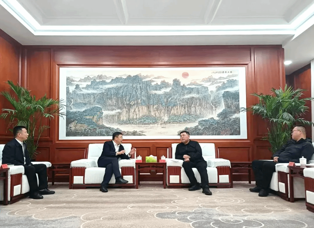 山西建投装置集团党委书记、董事长王利民与太原市万柏林区委书记孙泉座谈交流