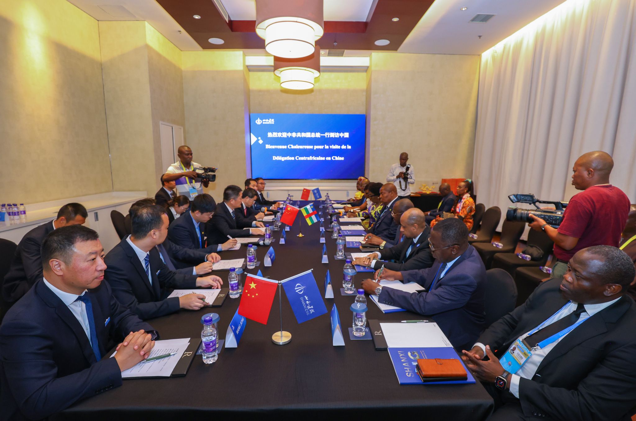 山西建投集团向导拜会中非共和国总统图瓦德拉