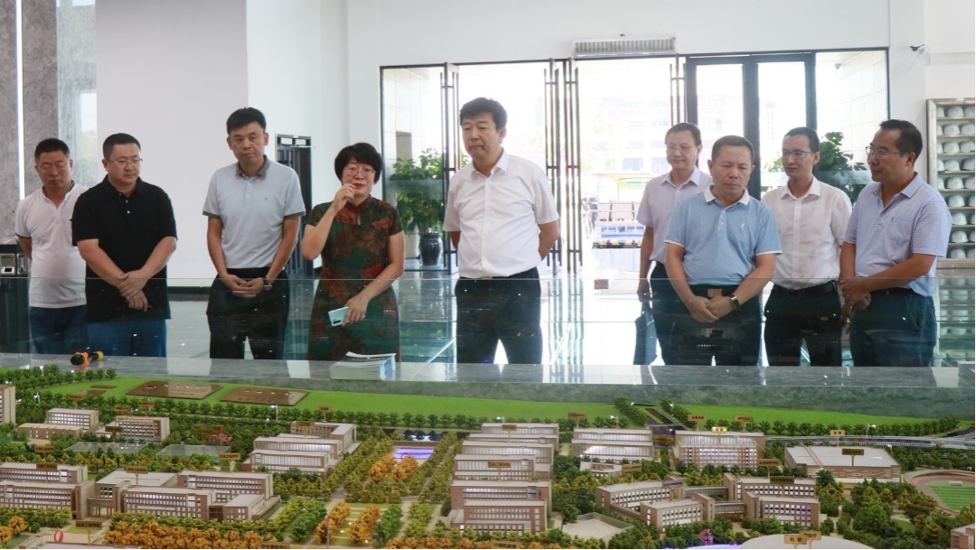山西省人力资源和社会包管厅党组成员、副厅长在山西建投承建的职教港项目调研