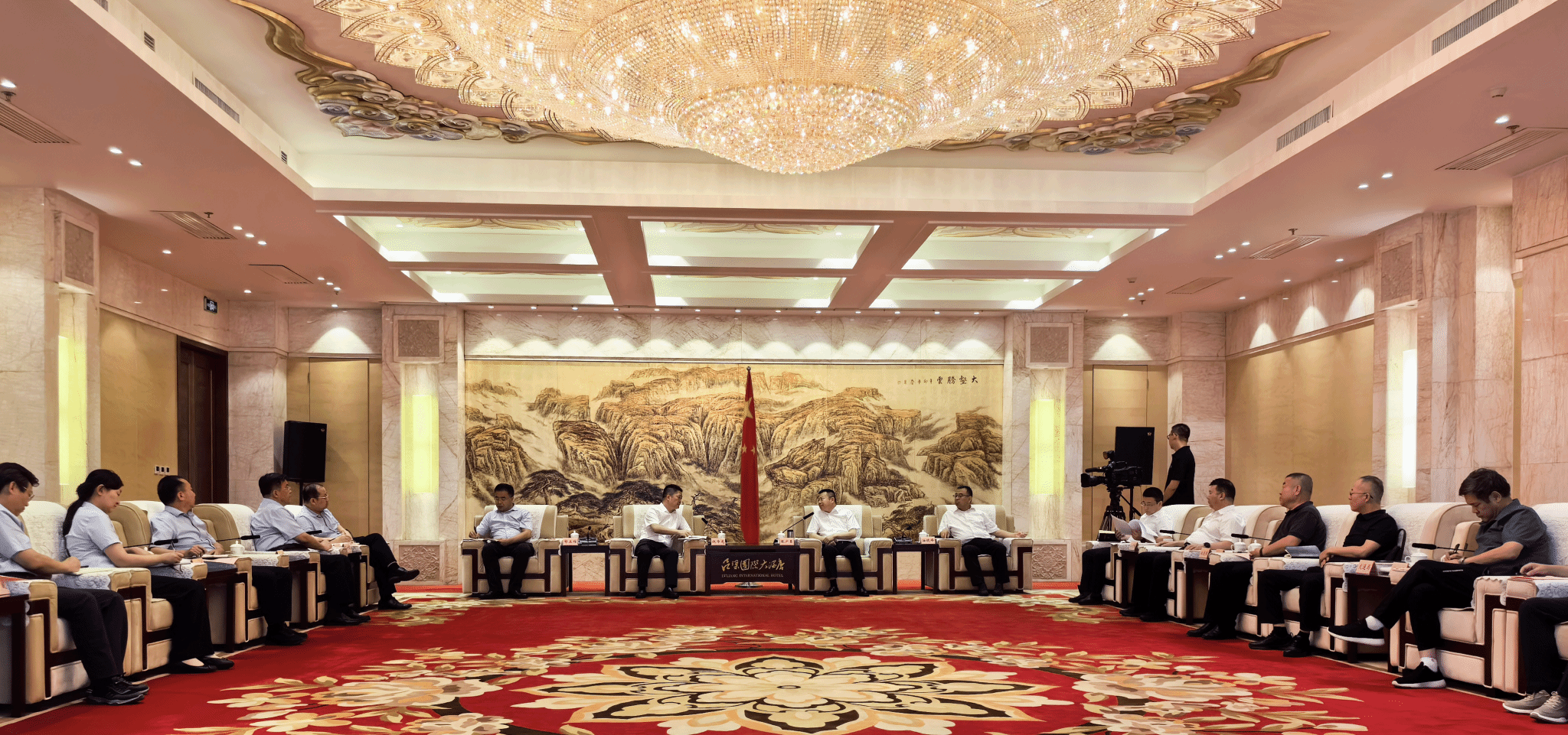 山西建投集团与吕梁市政府举行事情谈判