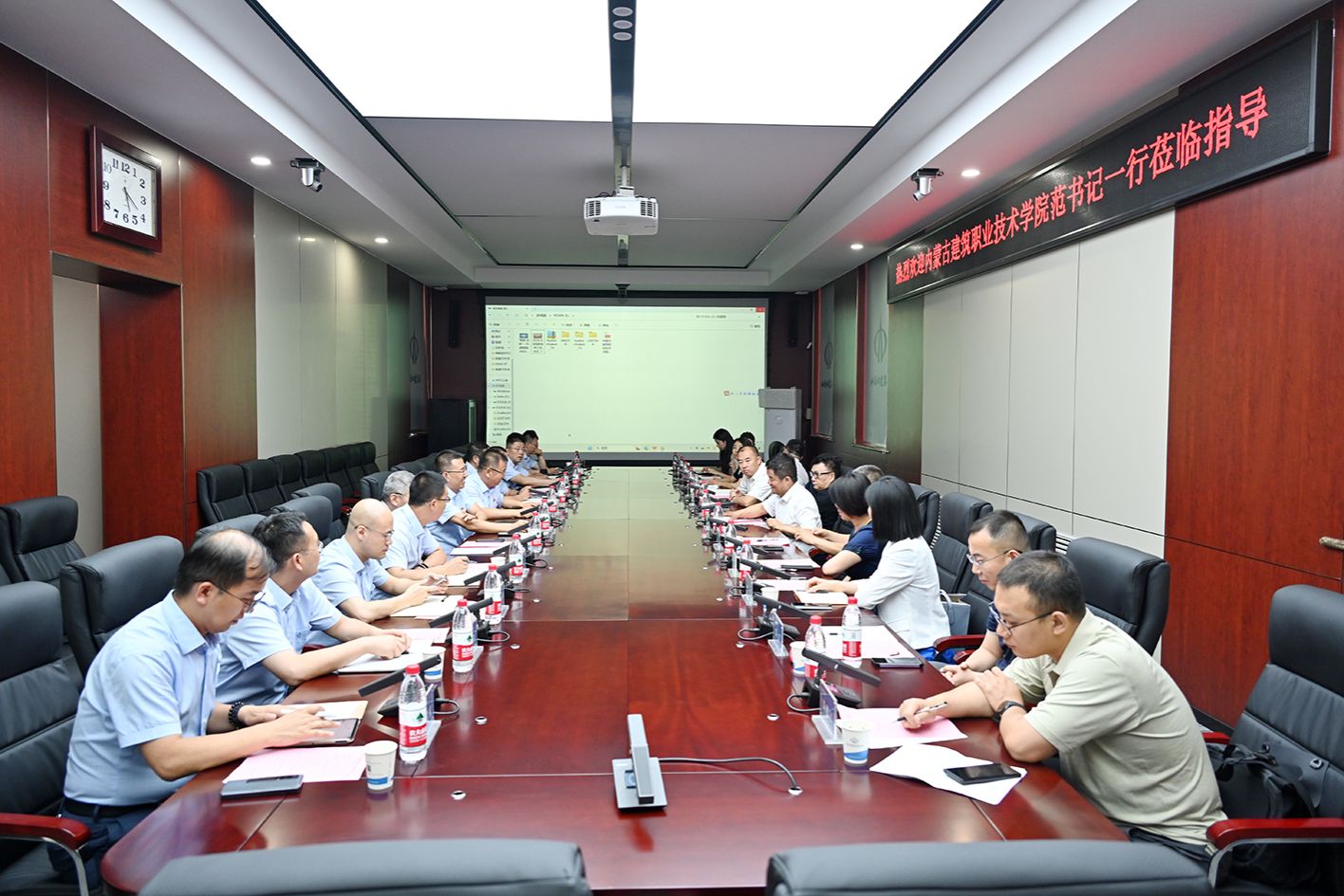 山西建投四建集团与内蒙古修建职业手艺学院举行交流座谈会